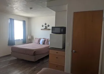 Little Daisy Motel hotel thumbnail 3
