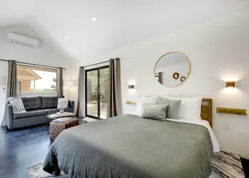 Lucky Arrow Retreat - Dripping Springs hotel thumbnail 8