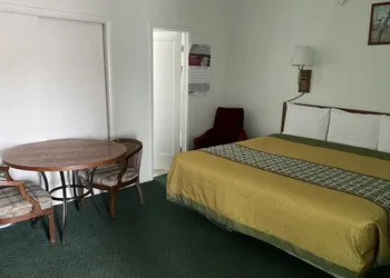 Kansan Motel hotel thumbnail 4