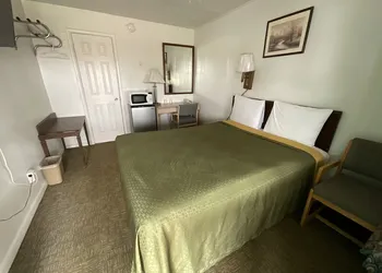 Kansan Motel hotel thumbnail 6