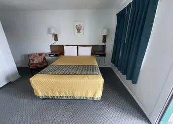 Kansan Motel hotel thumbnail 7