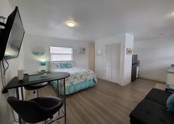 Sun Island Motel hotel thumbnail 2
