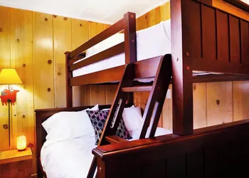 Grand Pine Cabins hotel thumbnail 2