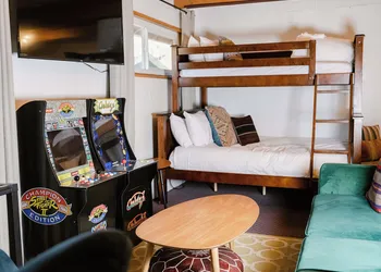 Grand Pine Cabins hotel thumbnail 8