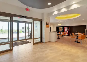 Motel 6 Austin, TX - Airport hotel thumbnail 4