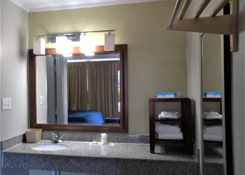 Eastern Shore Motel hotel thumbnail 7