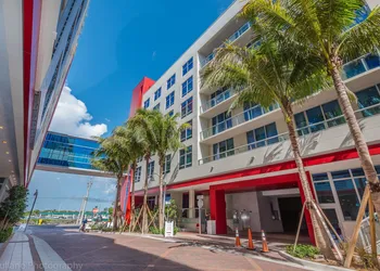 CH Luxury Condos & Studios On The Beach hotel thumbnail 2