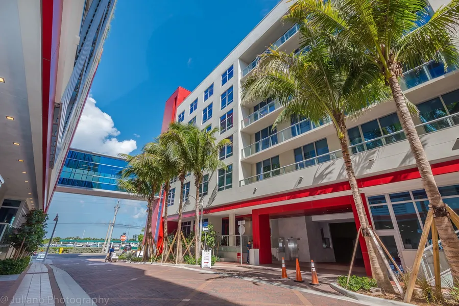 CH Luxury Condos & Studios On The Beach hotel detail image 2