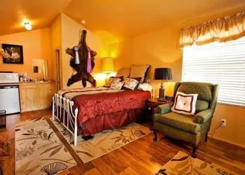 Old Irish Inn hotel thumbnail 7