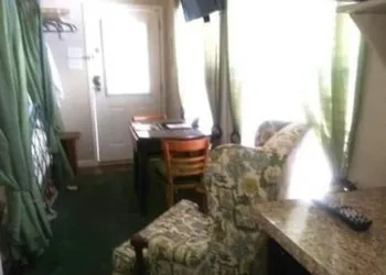 Old Irish Inn hotel thumbnail 8