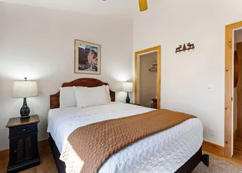 Duck Creek Village Inn hotel thumbnail 4