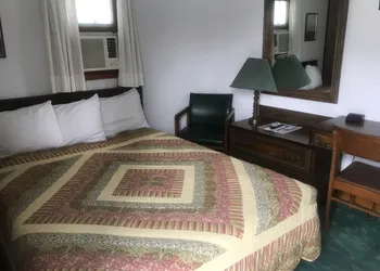 Chalet Motel hotel thumbnail 4