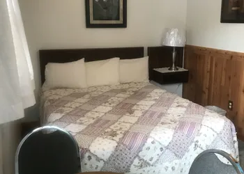 Chalet Motel hotel thumbnail 5