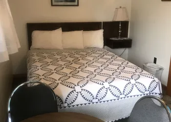 Chalet Motel hotel thumbnail 8