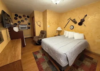 Lighthouse Inn hotel thumbnail 5
