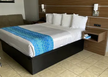 Oceans 2700 hotel thumbnail 6