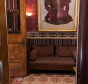 South Broadway Manor hotel detail image 3