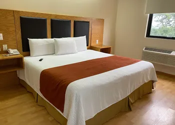 OYO Paris Fc Express hotel thumbnail 3