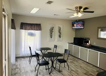 Americas Best Inn Brinkley hotel thumbnail 5