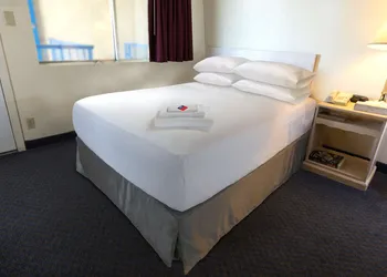 Americas Best Inn Brinkley hotel thumbnail 7