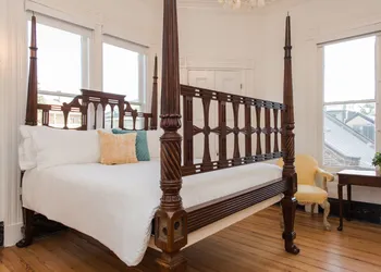 20 South Battery hotel thumbnail 6