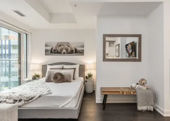 QuickStay - Classy & Rustic Downtown Condo hotel thumbnail 5