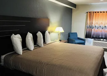 Regency Inn & Suites Houston East I 10 hotel thumbnail 6