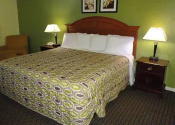 Regency Inn & Suites Houston East I 10 hotel thumbnail 8