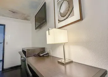Super 7 Motel hotel thumbnail 7