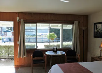 Back Bay Inn hotel thumbnail 2