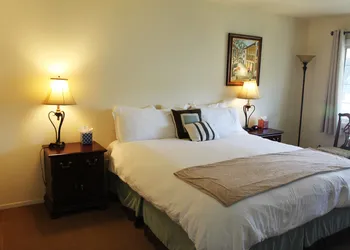 Back Bay Inn hotel thumbnail 3