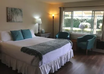 Back Bay Inn hotel thumbnail 5