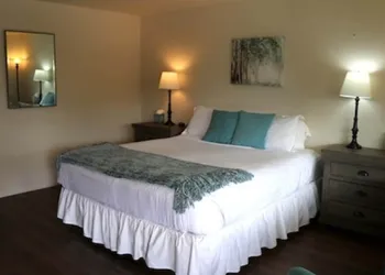 Back Bay Inn hotel thumbnail 8