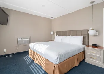 Clearwater Lakeshore Motel hotel thumbnail 5