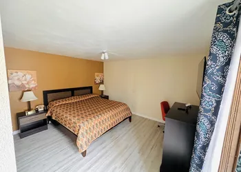 La Villa Motel hotel thumbnail 3