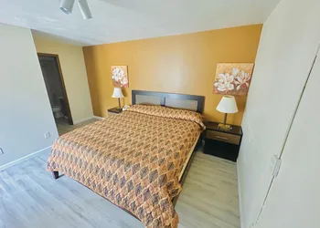 La Villa Motel hotel thumbnail 4