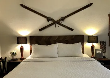 A Bear and Bison Inn hotel thumbnail 5