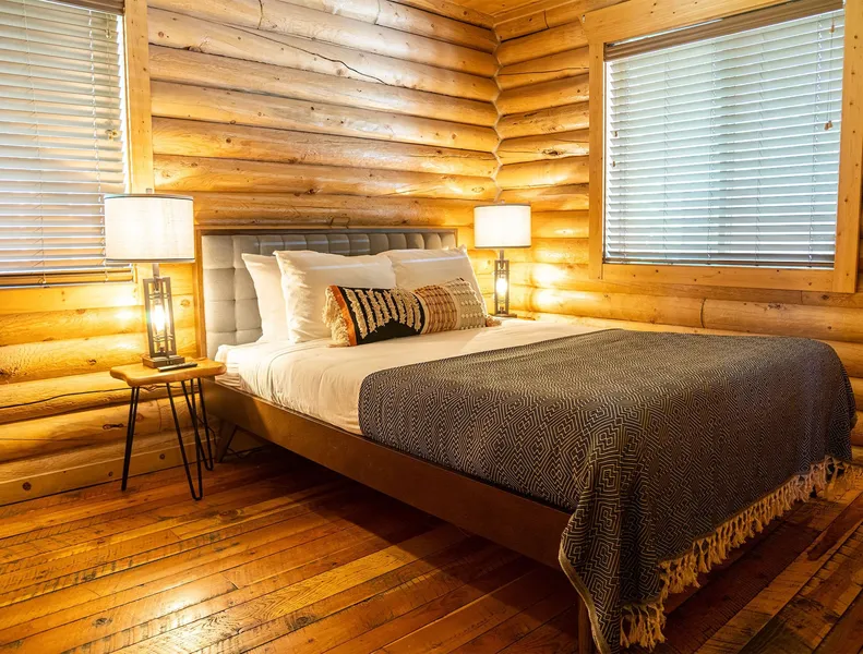 High Creek Lodge & Cabins hotel detail image 6