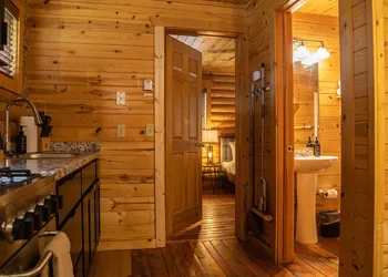 High Creek Lodge & Cabins hotel thumbnail 7