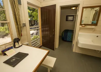 Swiftcurrent Motor Inn and Cabins - Inside the Park hotel thumbnail 3