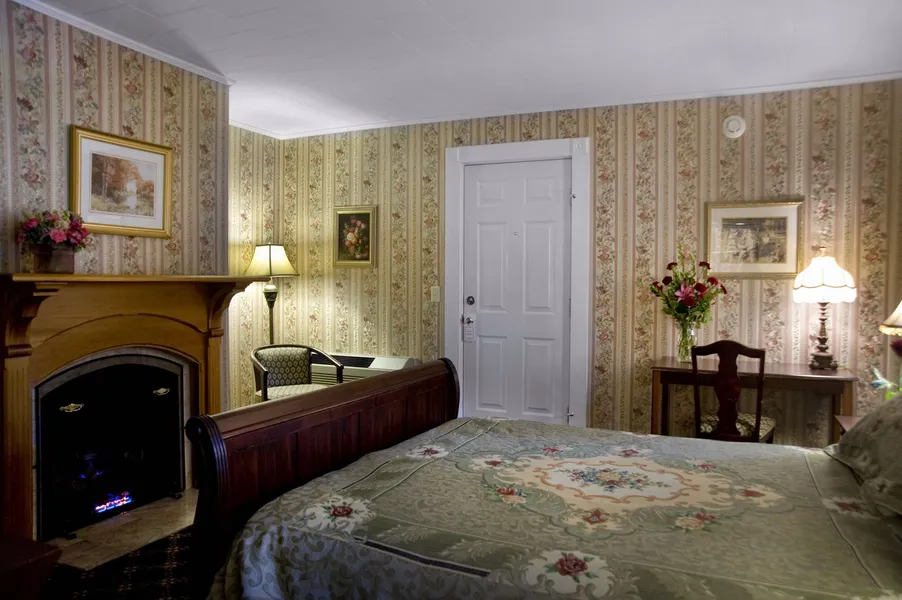 Bar Harbor Manor hotel detail image 6