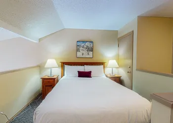 Glacier Lodge hotel thumbnail 5