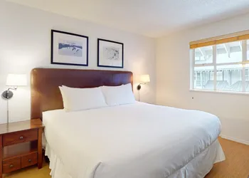 Glacier Lodge hotel thumbnail 7