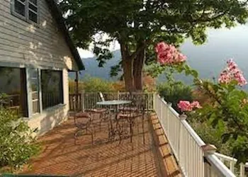 Ledge House Bed & Breakfast hotel thumbnail 5