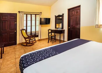 Hostal El Patio hotel thumbnail 6