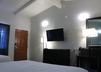 Sunset Inn hotel thumbnail 3