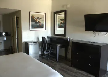 Sunset Inn hotel thumbnail 6