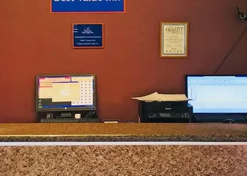 Americas Best Value Inn Visalia hotel thumbnail 3
