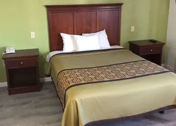 Americas Best Value Inn Visalia hotel thumbnail 5