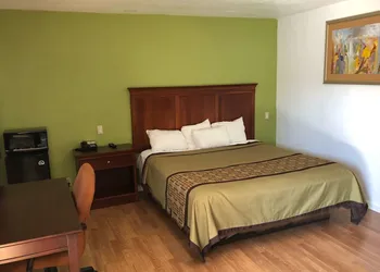 Americas Best Value Inn Visalia hotel thumbnail 6